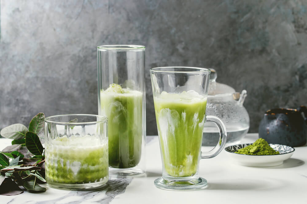 How to make an iced matcha latte with oat milk
