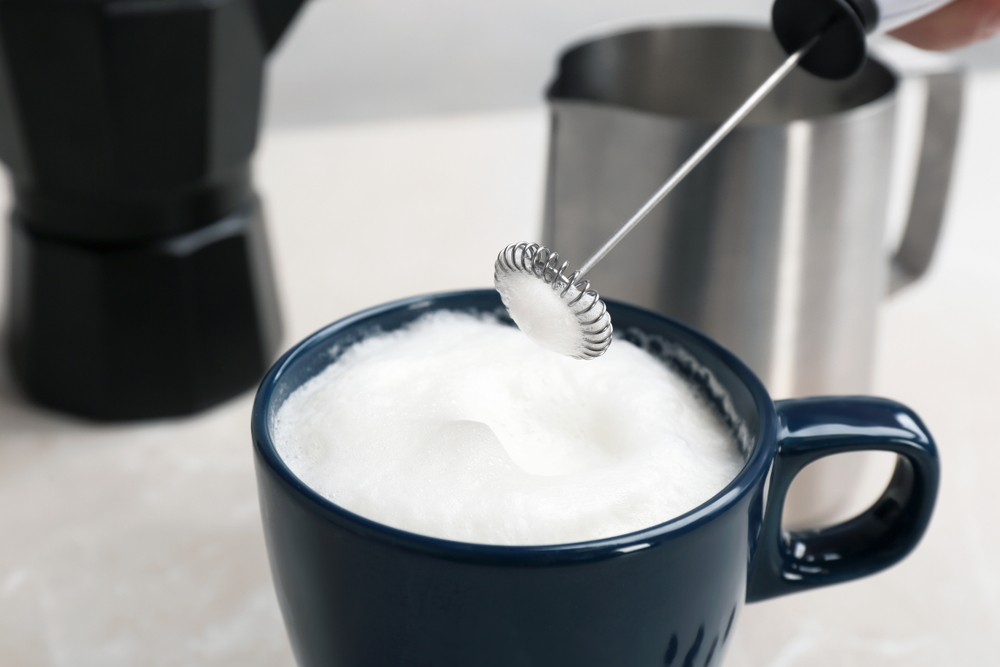 Instant Milk Frother, 4-in-1 Electric Milk Steamer, 10oz/295ml Automatic  Hot and Cold Foam Maker and Milk Warmer for Latte, Cappuccinos and more,  White 