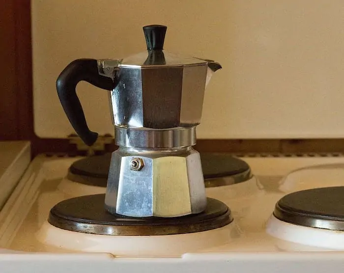 A coffee pot on a stove - Can you use a Moka pot on an electric stove