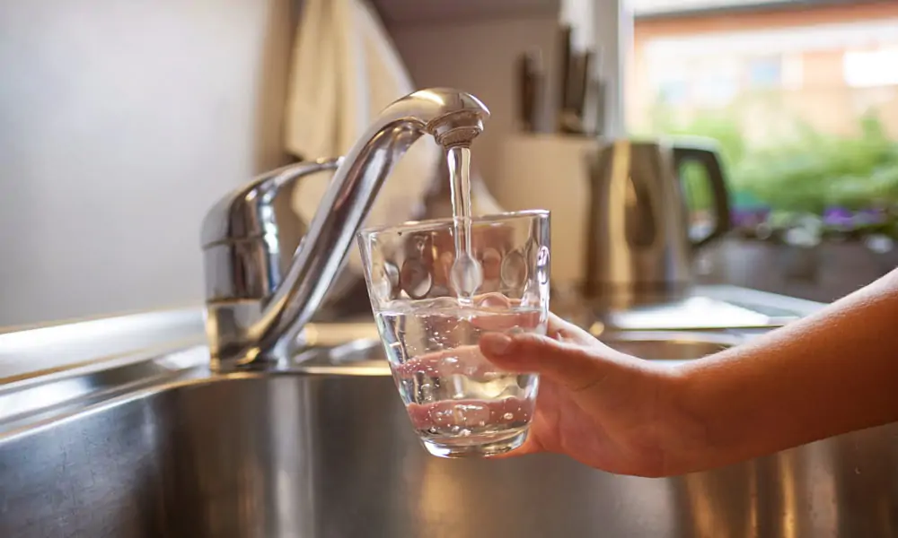 tap water to make coffee - fetching water from kitchen sink