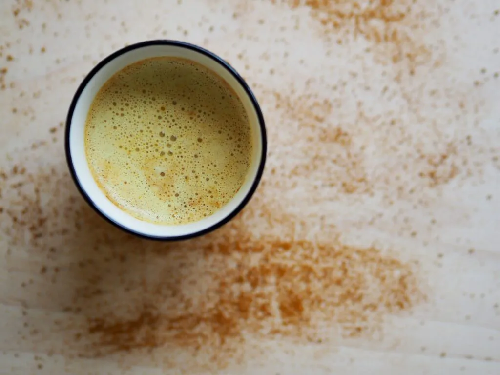 Can you put turmeric in coffee?