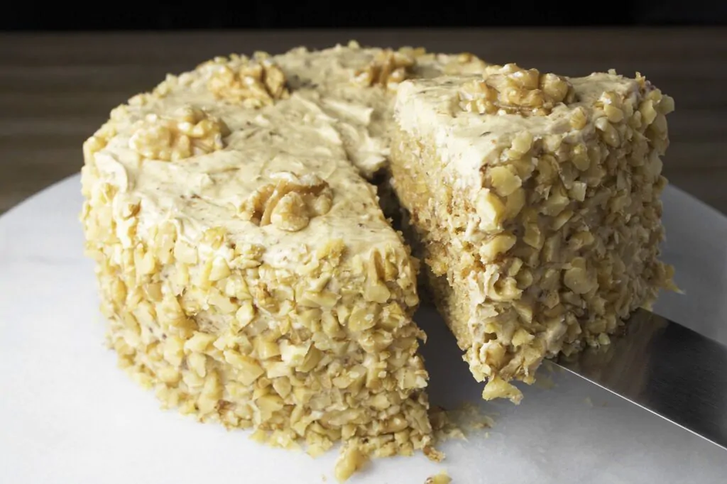 Does coffee and walnut cake last?