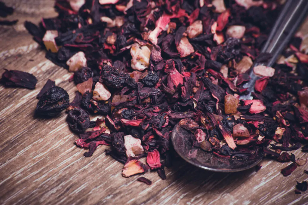 Cherry cosmo tea leaves with fruits