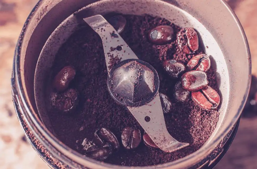 Blade coffee grinder with coffee beans